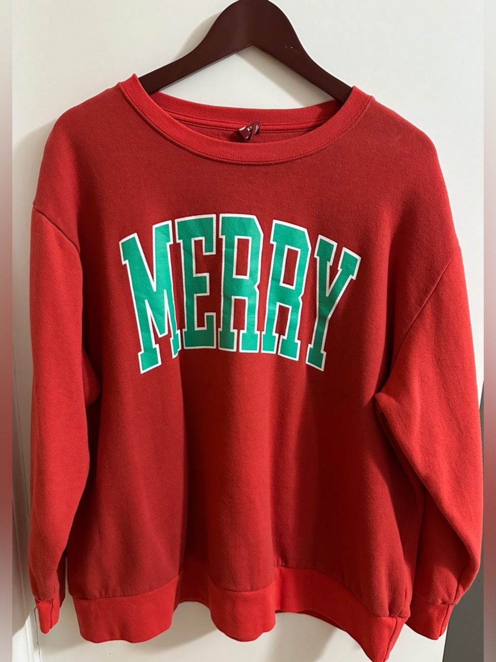 Women's Red 'MERRY' Graphic Crewneck Sweatshirt